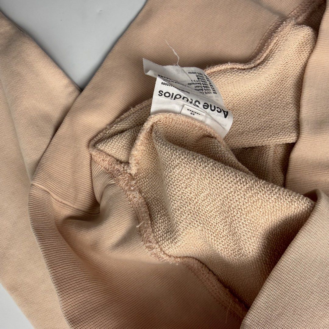 Acne Studios Face Patch (Category: Formal Shirts) located in Quezon City. Submitted by beastmnl (Listing ID 1470816525, Image 3). Description: Dimension 21 width 25 length .