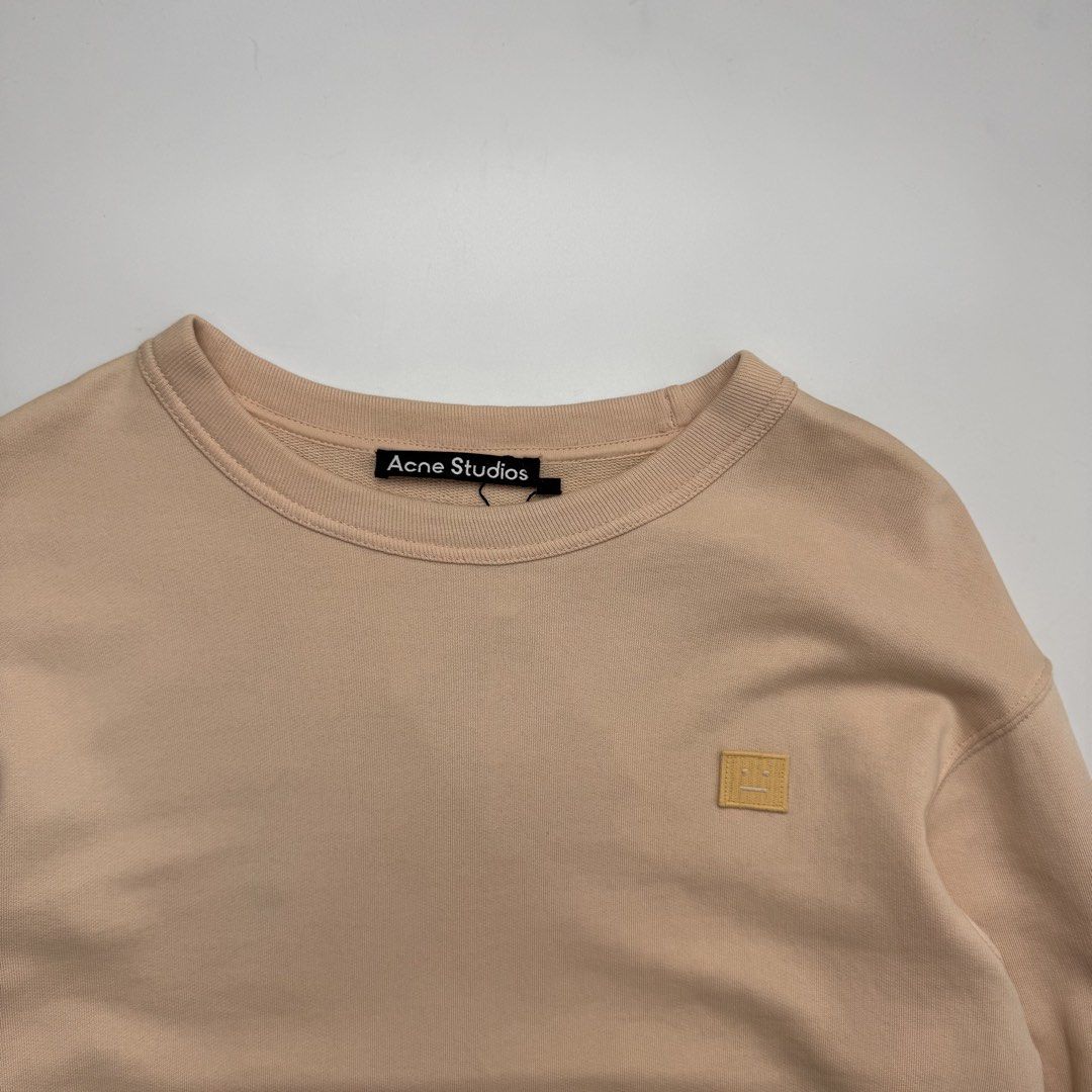 Acne Studios Face Patch (Category: Formal Shirts) located in Quezon City. Submitted by beastmnl (Listing ID 1470816525, Image 2). Description: Dimension 21 width 25 length .