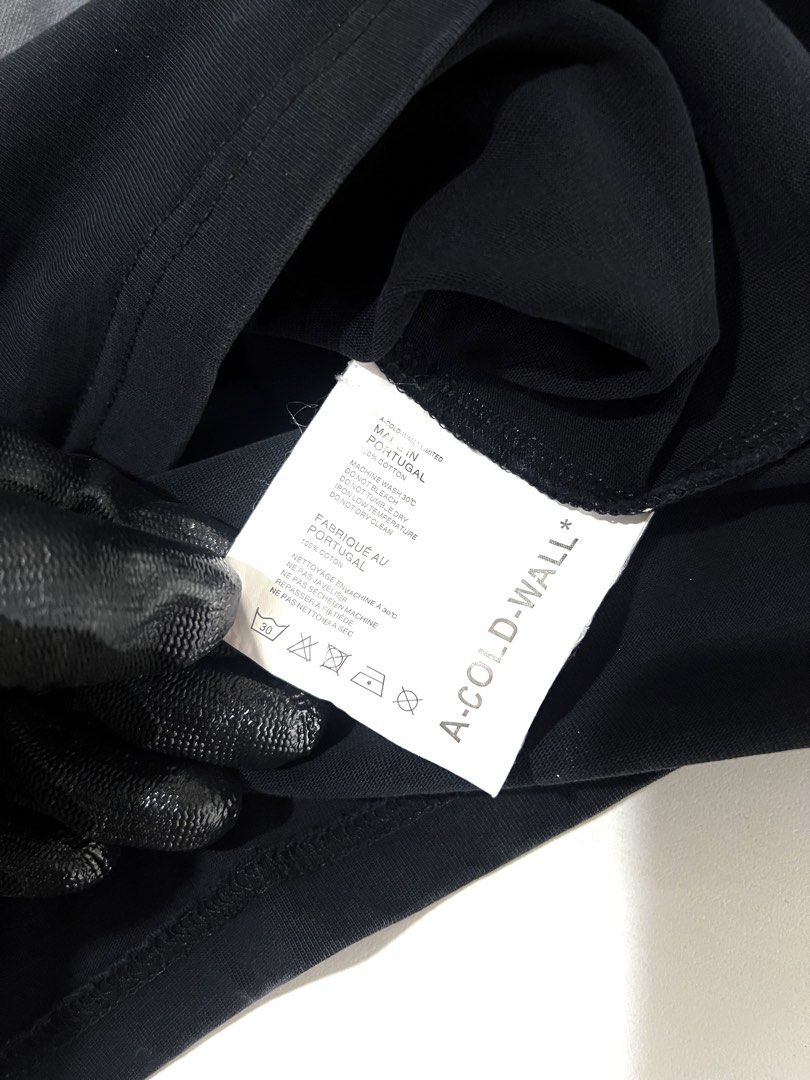 ‎“A-COLD-WALL” PAINT ROLL OUT GRPHC TEE ‎ (Category: Tshirts & Polo Shirts ) located in Taguig. Submitted by ldm.ph (Listing ID 1470745280, Image 2). Description: (LMD-D-0239) ‎Size:ACTUAL FIT:LARGE ‎Dimensions ‎Inches width:21 ‎Inches length:27 ‎Condition: EXCELLENT ‎Color rate:9.5 ‎Flaws:neckline tag fadings ‎(READY TO WEAR).