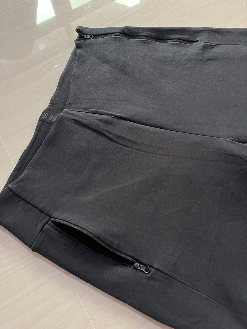 Adi Das (Category: Other Bottoms) located in Baguio. Submitted by kbox2600 (Listing ID 1470868676, Image 2). Description: Size XL Complete tags Ganda neto Soft ng tela Excellent condition Black na black in actual .