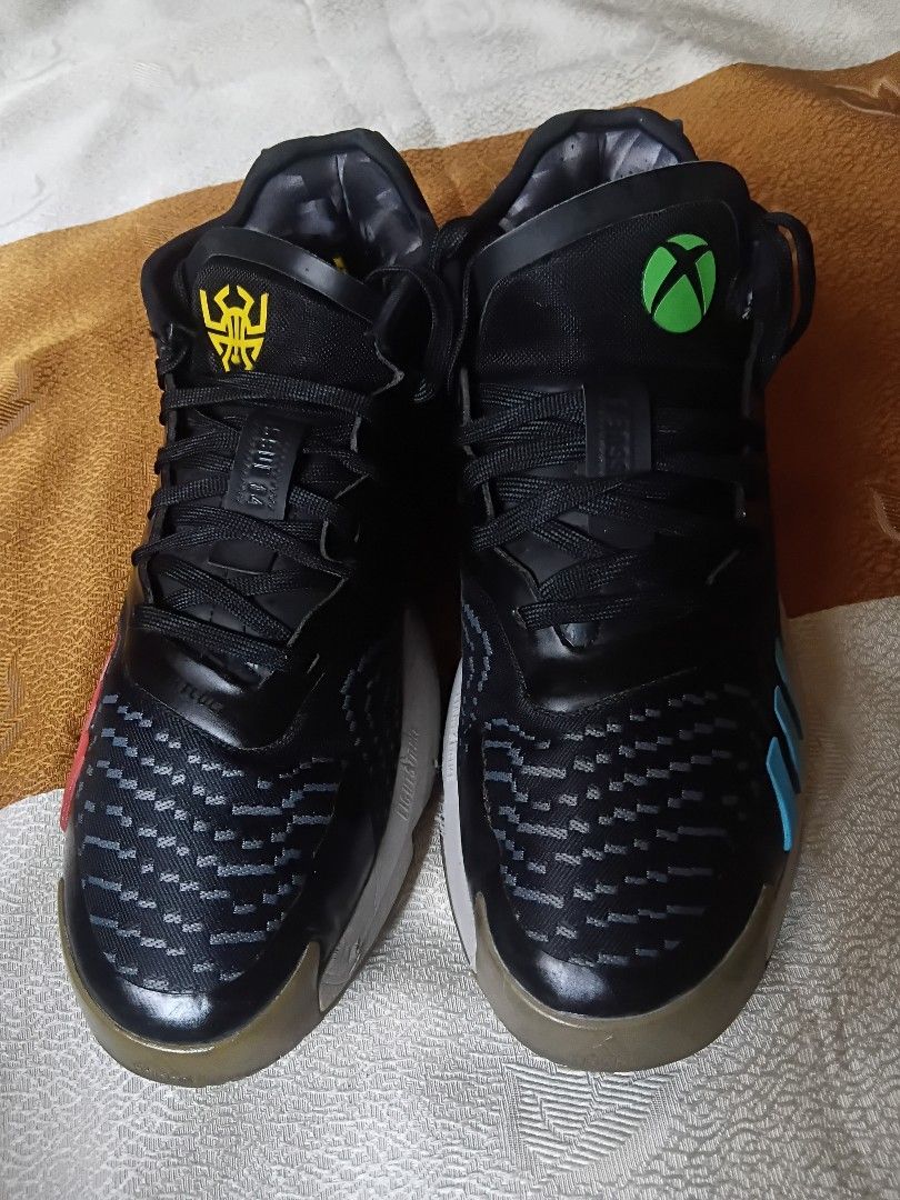 Adidas (Category: Sneakers) located in Subic. Submitted by AnythingBrandedby_May (Listing ID 1470772204, Image 3). Description: Adidas.