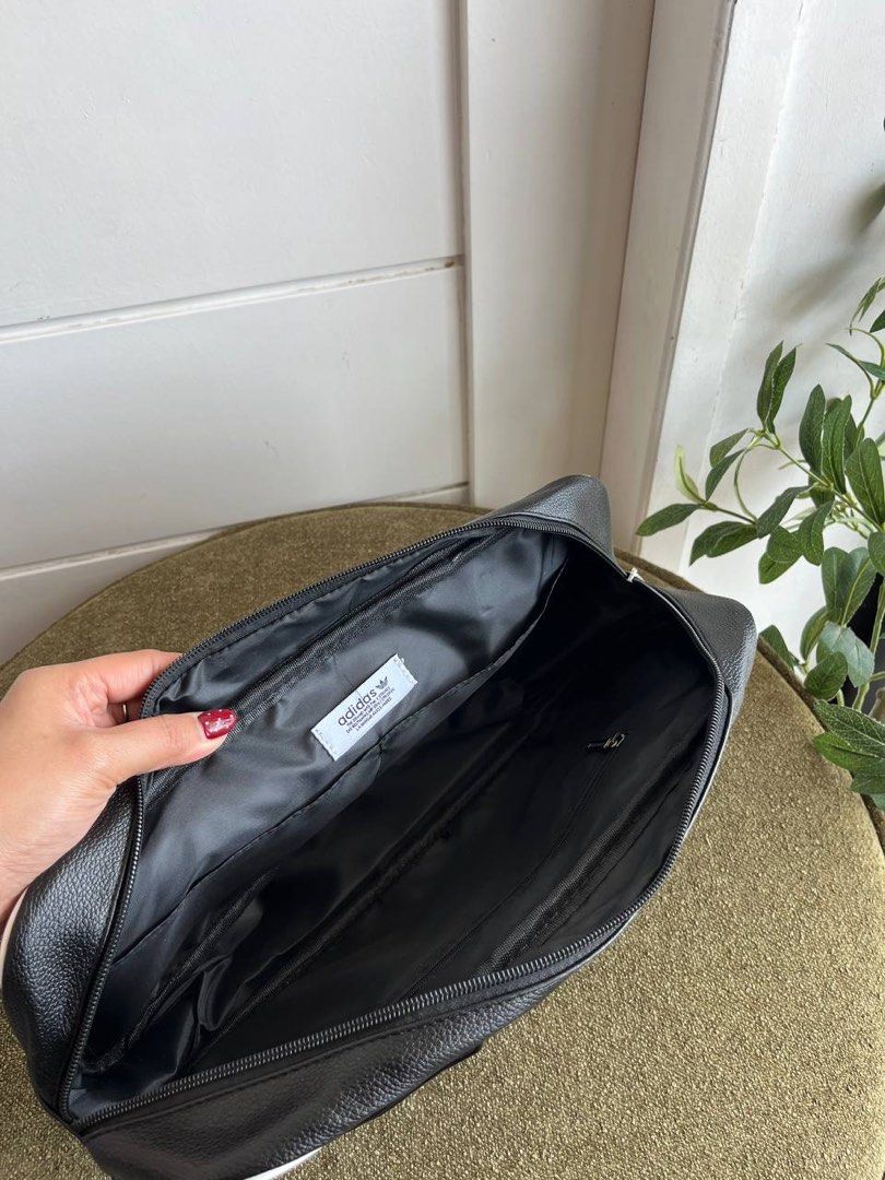 Adidas Airliner Shoulder Bag (Category: Shoulder Bags) located in Binan City. Submitted by pinkykeenshop (Listing ID 1470931400, Image 2). Description: .