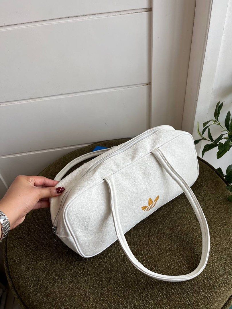 Adidas Airliner Shoulder Bag (Category: Shoulder Bags) located in Binan City. Submitted by pinkykeenshop (Listing ID 1470931425, Image 2). Description: .