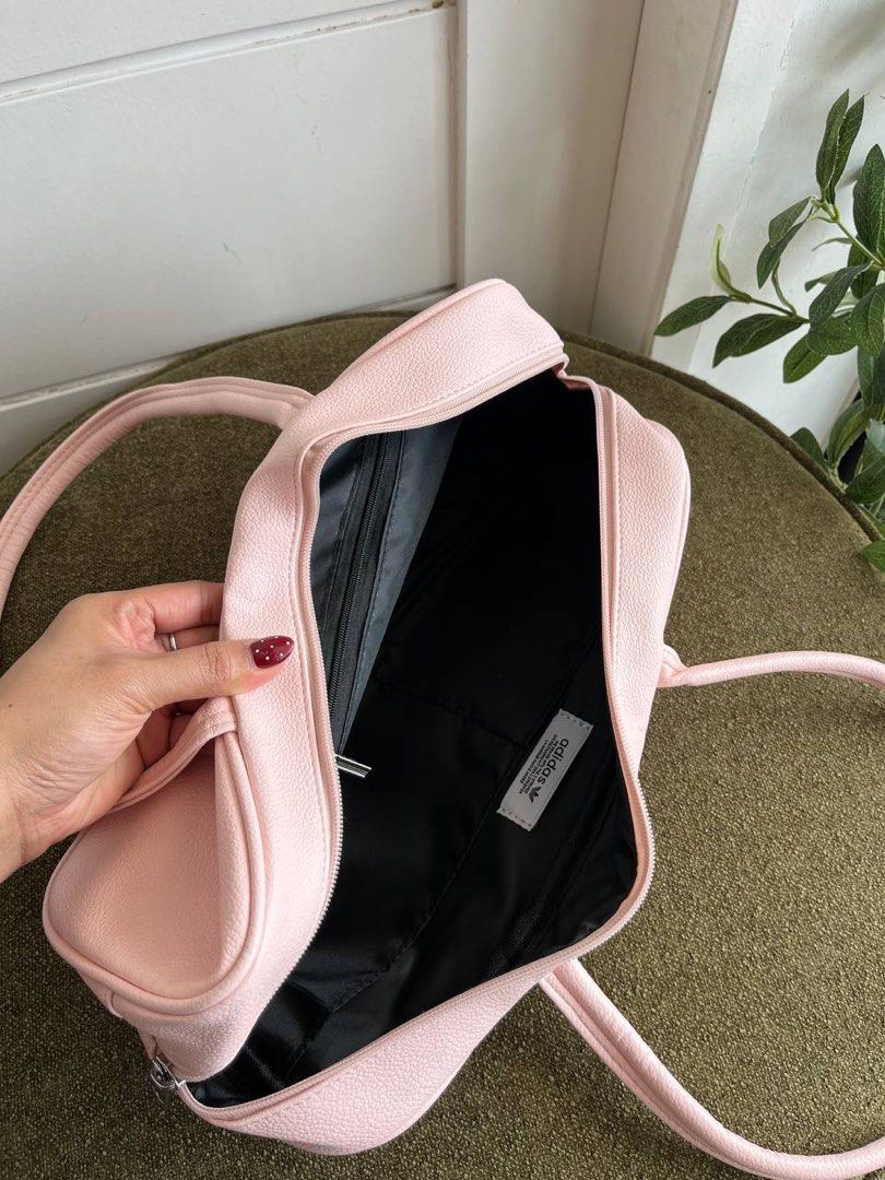 Adidas Airliner Shoulder Bag (Category: Shoulder Bags) located in Binan City. Submitted by pinkykeenshop (Listing ID 1470931441, Image 2). Description: .