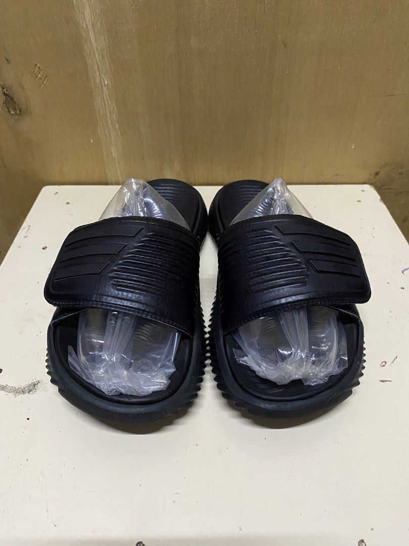 Adidas Alphabounce Slide 2.0 (Category: Slippers & Slides) located in Bayombong. Submitted by fliptique (Listing ID 1470834757, Image 2). Description: Adidas Alphabounce Slide 2.0 (Black) Very Good Condition Original/Authentic Pre-owned Slides Not Thrifted Size : US: 7 UK : 7 FR : 40 1/2 JP : 255 CHN : 250 Made : Vietnam Color Rate : 10 Issue : Minimal Scratches (see last pic) ₱1300 + sf 📩Hit A Message If Interested Note : (The Slides Is Size 7 