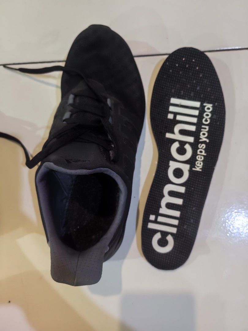 Adidas bounce climachill (Category: Casual Shoes) located in Legazpi City. Submitted by livedolphin_68dee2 (Listing ID 1470837813, Image 3). Description: Size 7 US Made in Indonesia Excellent Condition.