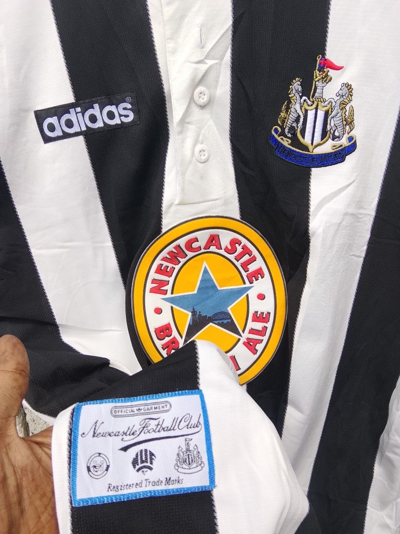 Adidas footbal jersey (Category: Activewear) located in Bayombong. Submitted by jeffreybee (Listing ID 1470880288, Image 2). Description: 29 length 21 width need wash on neckline.