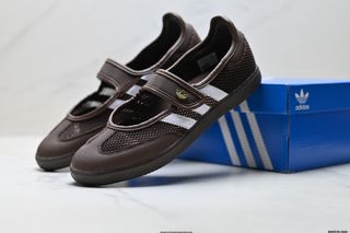 (Category: ) located in . Submitted by factory.shoes.outlet (Listing ID 1470749950, Image 1). Description: .