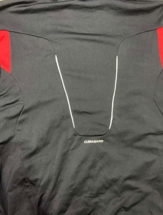 adidas zip up hoodie (Category: Hoodies) located in Paranaque City. Submitted by thrift_in_the_hoods (Listing ID 1470931603, Image 3). Description: dimes: 22x27 issue: none.