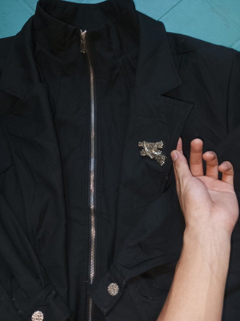 Agriculture Casual Black Jacket (Category: Coats, Jackets and Outerwear) located in Cebu City. Submitted by shatooo (Listing ID 1470743806, Image 3). Description: Brand: Argiculture Size: Medium (crop type) Color: Black • Full zip closure • Shoulder padding for a structured • look • Collared design • Decorative chest logo • Buttoned cuffs • Elasticated hem • Lined interior.