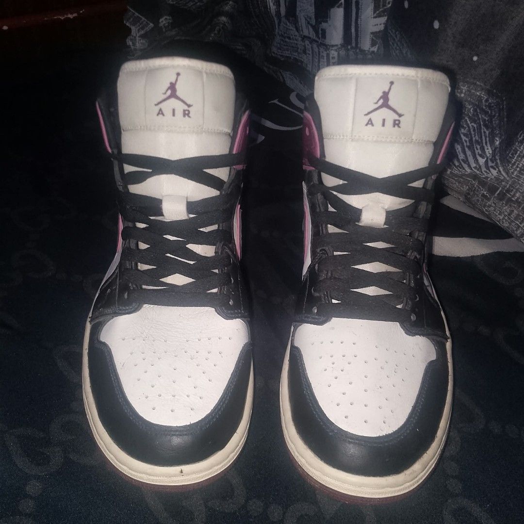 Air Jordan 1 Mid SE "BORDEAUX" (Category: Casual Shoes) located in Baguio. Submitted by lara1998 (Listing ID 1470814269, Image 1). Description: brand-new nastock lang po Hindi pa nagagamit no box galing pong america.