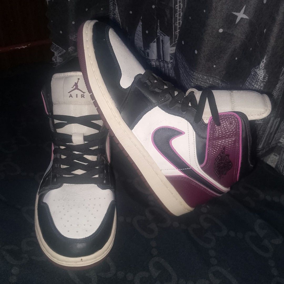 Air Jordan 1 Mid SE "BORDEAUX" (Category: Casual Shoes) located in Baguio. Submitted by lara1998 (Listing ID 1470814269, Image 2). Description: brand-new nastock lang po Hindi pa nagagamit no box galing pong america.