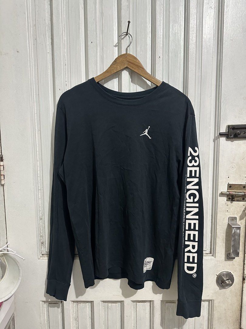 AIR JORDAN ENGINEERED (Category: Activewear) located in Manila. Submitted by jastthrift (Listing ID 1470852423, Image 1). Description: AIR JORDAN ENGINEERED LONG-SLEEVE T SHIRT 21x27 Good condition No issue 9.8 color rate.