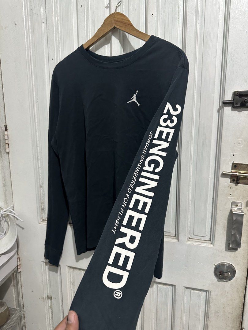AIR JORDAN ENGINEERED (Category: Activewear) located in Manila. Submitted by jastthrift (Listing ID 1470852423, Image 3). Description: AIR JORDAN ENGINEERED LONG-SLEEVE T SHIRT 21x27 Good condition No issue 9.8 color rate.