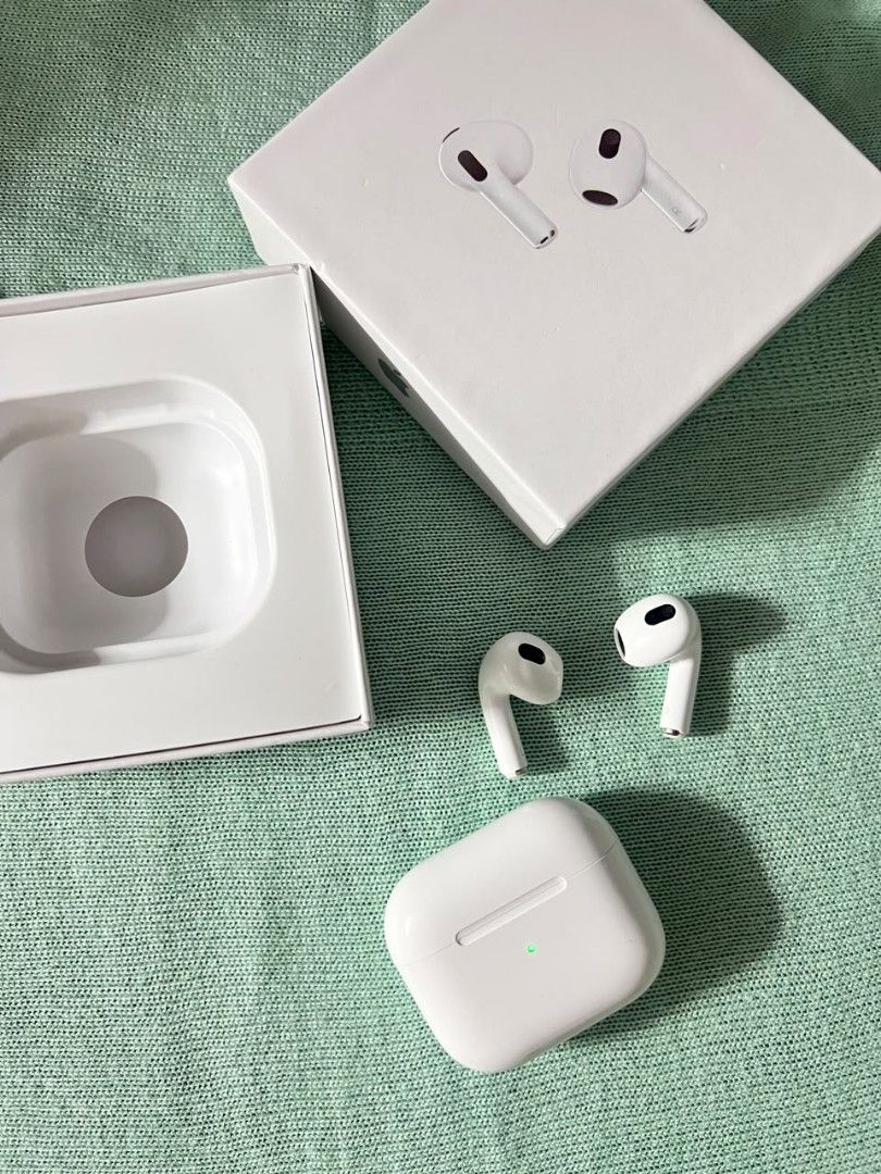 Airpods Gen 3 Slightly used (Category: Earphones) located in Manila. Submitted by macuuudboy11 (Listing ID 1470822086, Image 3). Description: NO ISSUE AND NO DENTS AMOST NEW / NO RECEIPT ALREADY WITH BOX AND CABLE CAN MEET UP / LALAMOVE / J&T.