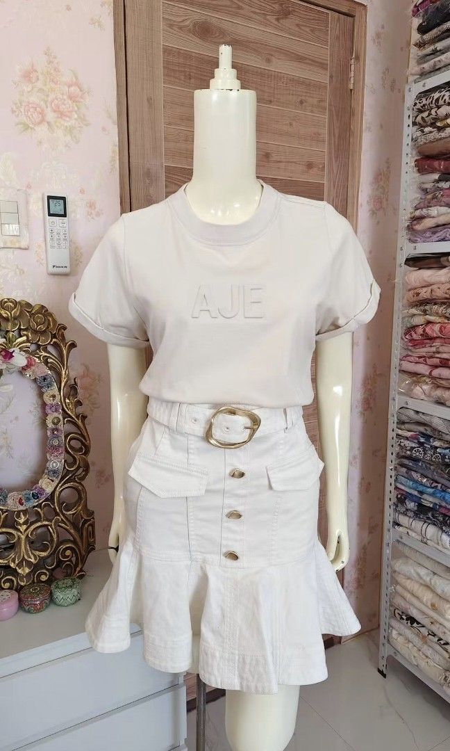 Aje Classic Stone Beige Tee (Category: Shirts) located in Pagudpud. Submitted by altheacee063978 (Listing ID 1470831721, Image 2). Description: s-m.