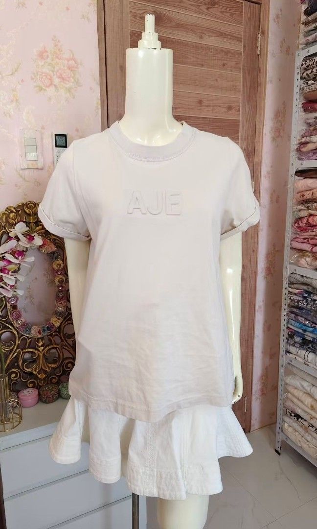 Aje Classic Stone Beige Tee (Category: Shirts) located in Pagudpud. Submitted by altheacee063978 (Listing ID 1470831721, Image 3). Description: s-m.
