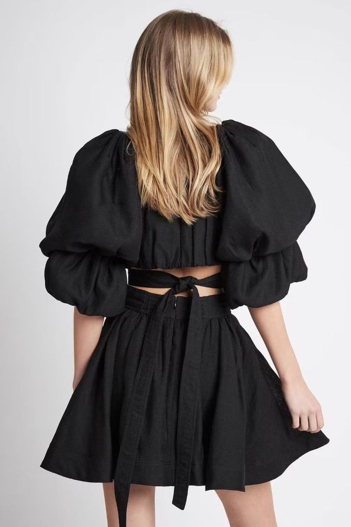 AJE Impression Cut Out Black Top (Category: Blouses) located in Pagudpud. Submitted by altheacee063978 (Listing ID 1470831958, Image 2). Description: .