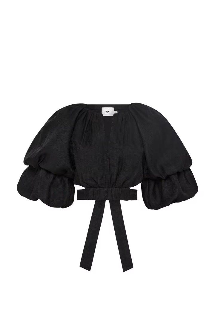 AJE Impression Cut Out Black Top (Category: Blouses) located in Pagudpud. Submitted by altheacee063978 (Listing ID 1470831958, Image 3). Description: .