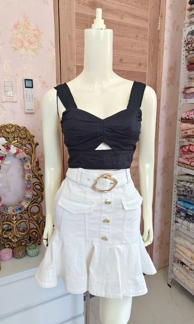 Aje Recurrence Bustier Crop Top in Black (Category: Others Tops) located in Pagudpud. Submitted by altheacee063978 (Listing ID 1470830444, Image 3). Description: .