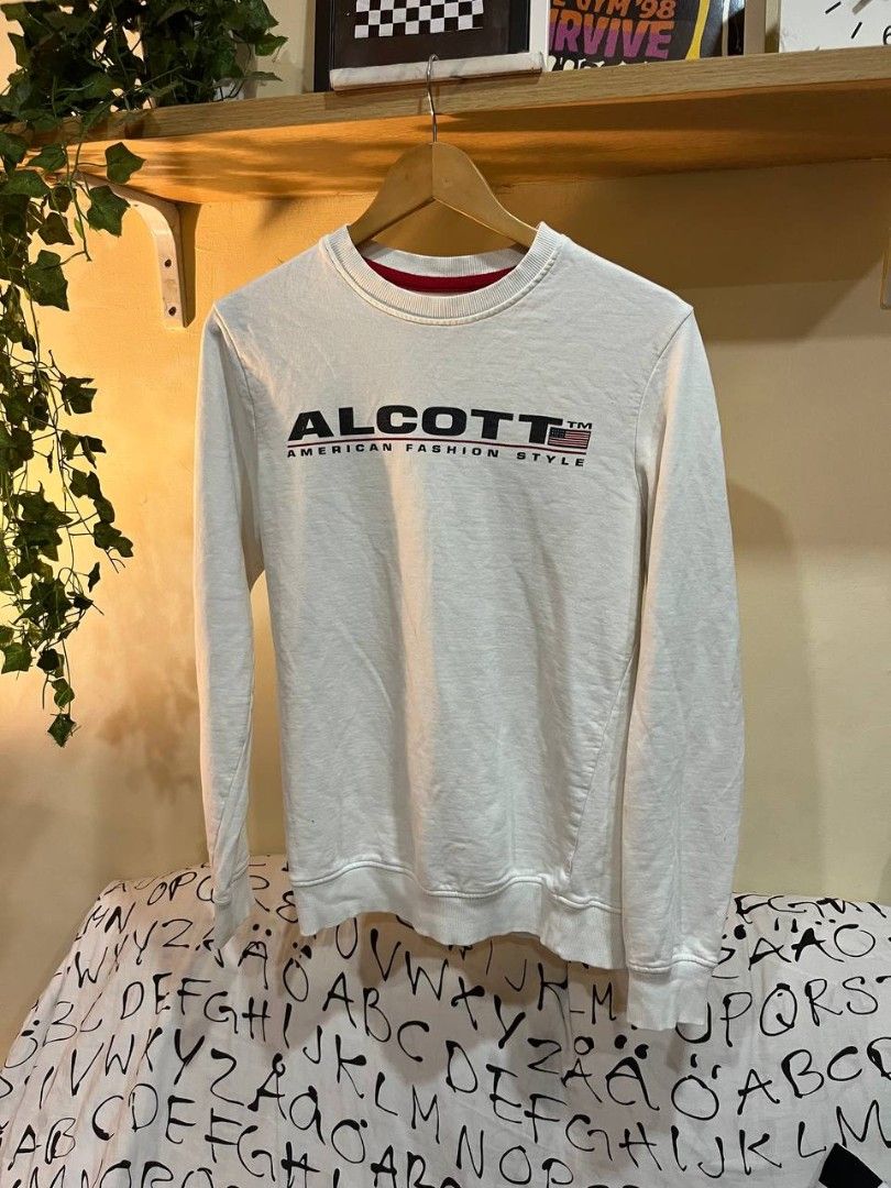 Alcott sweater (Category: Coats, Jackets and Outerwear) located in Quezon City. Submitted by michypeachyy1 (Listing ID 1470912723, Image 1). Description: 300 plus shipping only small to medium size.