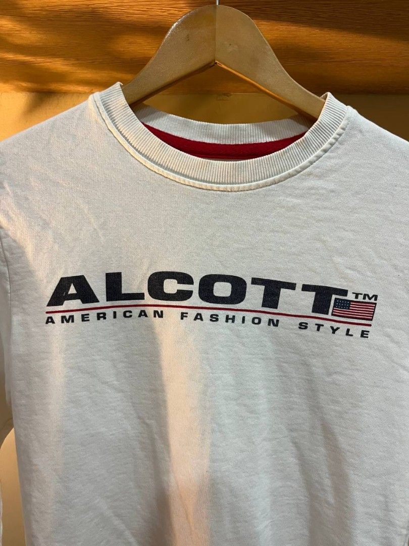 Alcott sweater (Category: Coats, Jackets and Outerwear) located in Quezon City. Submitted by michypeachyy1 (Listing ID 1470912723, Image 2). Description: 300 plus shipping only small to medium size.