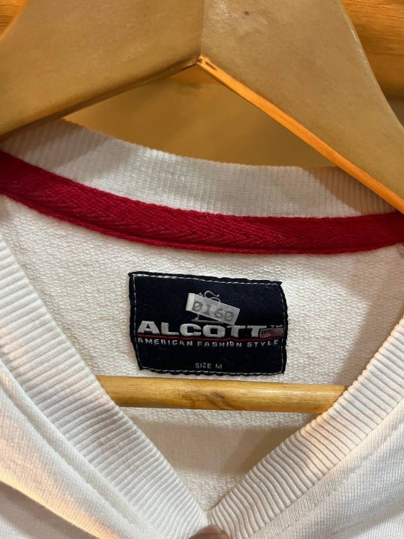 Alcott sweater (Category: Coats, Jackets and Outerwear) located in Quezon City. Submitted by michypeachyy1 (Listing ID 1470912723, Image 3). Description: 300 plus shipping only small to medium size.