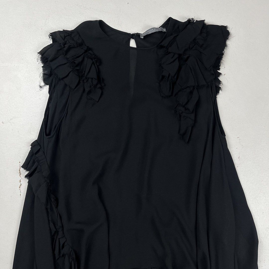 Alexander mcqueen 2017 Ruffled Silk Midi Dress (Category: Luxury Apparel) located in Quezon City. Submitted by forgarments (Listing ID 1470851750, Image 3). Description: Alexander mcqueen 2017 Ruffled Silk Midi Dress Excellent Condition - Discoloration on shoulder Size: 38 Shoulder: 15 Inches Chest width: 20 Inches Length: 27-35 Inches - 100% Silk - Made in Italy.