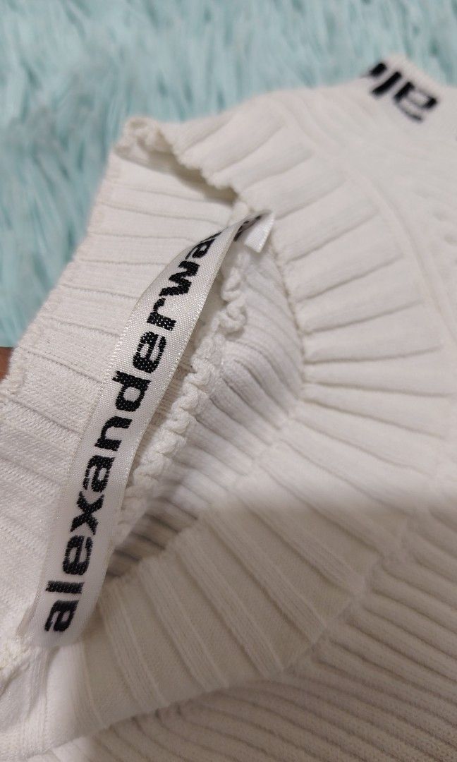 Alexander wang rib-knit croptop (Category: Sleeveless) located in Quezon City. Submitted by thriftmo19 (Listing ID 1470896387, Image 3). Description: Size medium 9/10 condition Need wash 600 only.