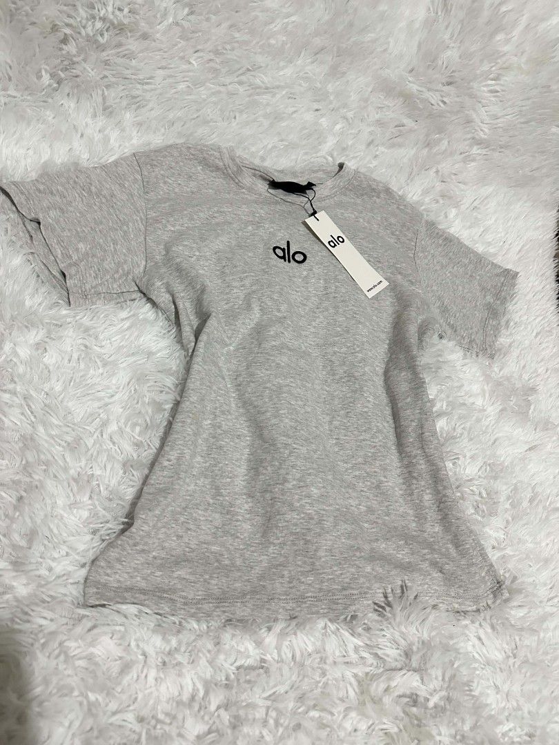 Alo Gray Graphic Baby Tee (Category: Others Tops) located in Cavite. Submitted by sushyla_finds (Listing ID 1470831450, Image 1). Description: ✨️ALO TRENDY LOGO BABY TEE ✨ Price: ₱150.00 Size: Fits Medium to Large Brand: Alo Color: Heather Gray Style: Soft, premium quality, stretchable fabric that gives a perfect fitted athleisure or everyday clean-girl aesthetic look! 🚚 DEAL METHODS: • J&T Express (Standard/Provincial Shipping) • Lalamove (Same