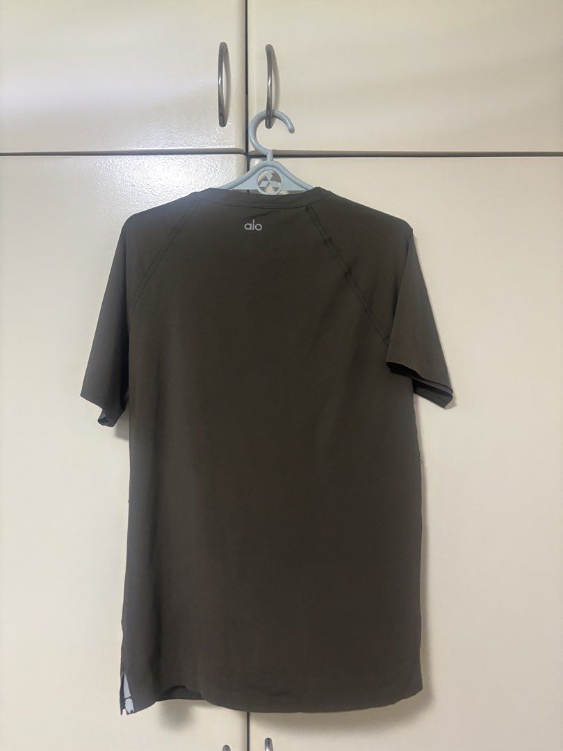 Alo Shirt (Category: Activewear) located in Makati City. Submitted by outsourcer2 (Listing ID 1470860337, Image 3). Description: Alo Shirt Size S Brown See pictures for flaws. .