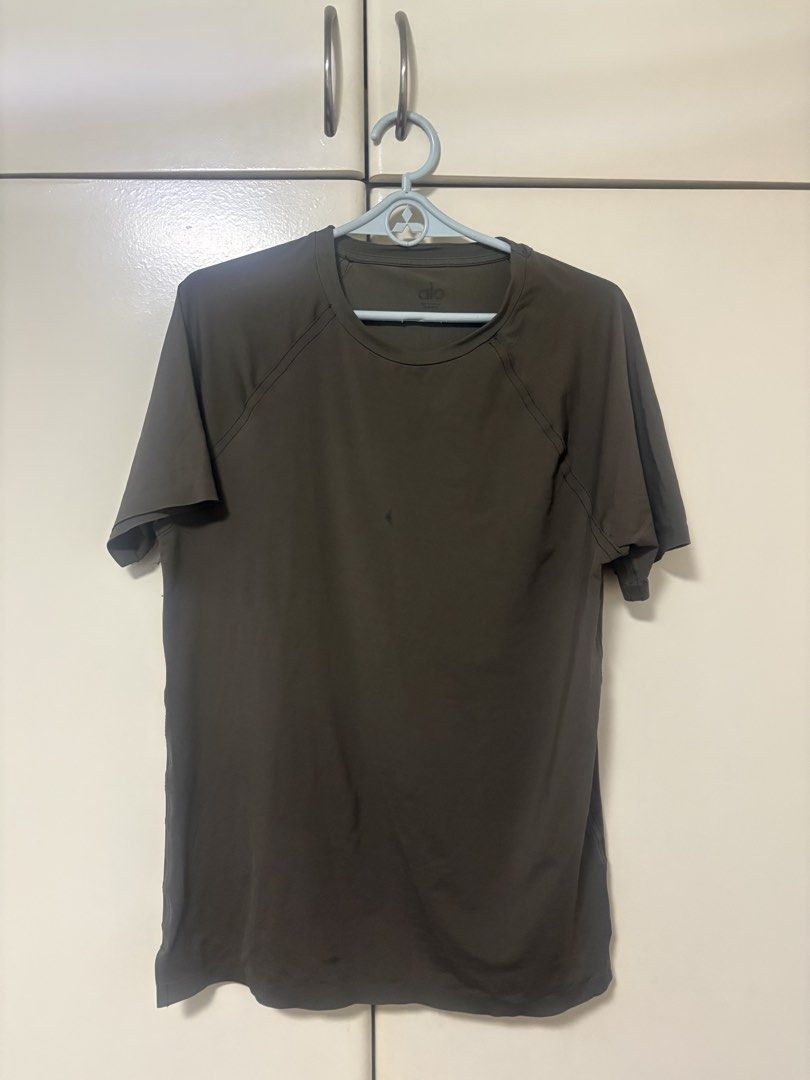 Alo Shirt (Category: Activewear) located in Makati City. Submitted by outsourcer2 (Listing ID 1470860337, Image 1). Description: Alo Shirt Size S Brown See pictures for flaws. .