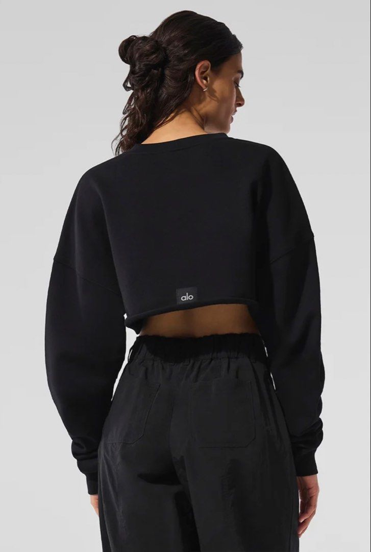 ALO Yoga Extreme Cropped Pullover— Authentic (Category: Activewear) located in Quezon City. Submitted by mine4now (Listing ID 1470928461, Image 1). Description: What: ALO yoga Extreme Cropped Pullover in Ivory Origin: ALO in the US Condition: Stains(From makeup I think)—that can be washed aside, it’s in perfect used condition. Nicer in actual. Size: medium RFS: Decluttering Shipping fee: PAID by the buyer No: COD Courier: lbc, grab or lalamove J&