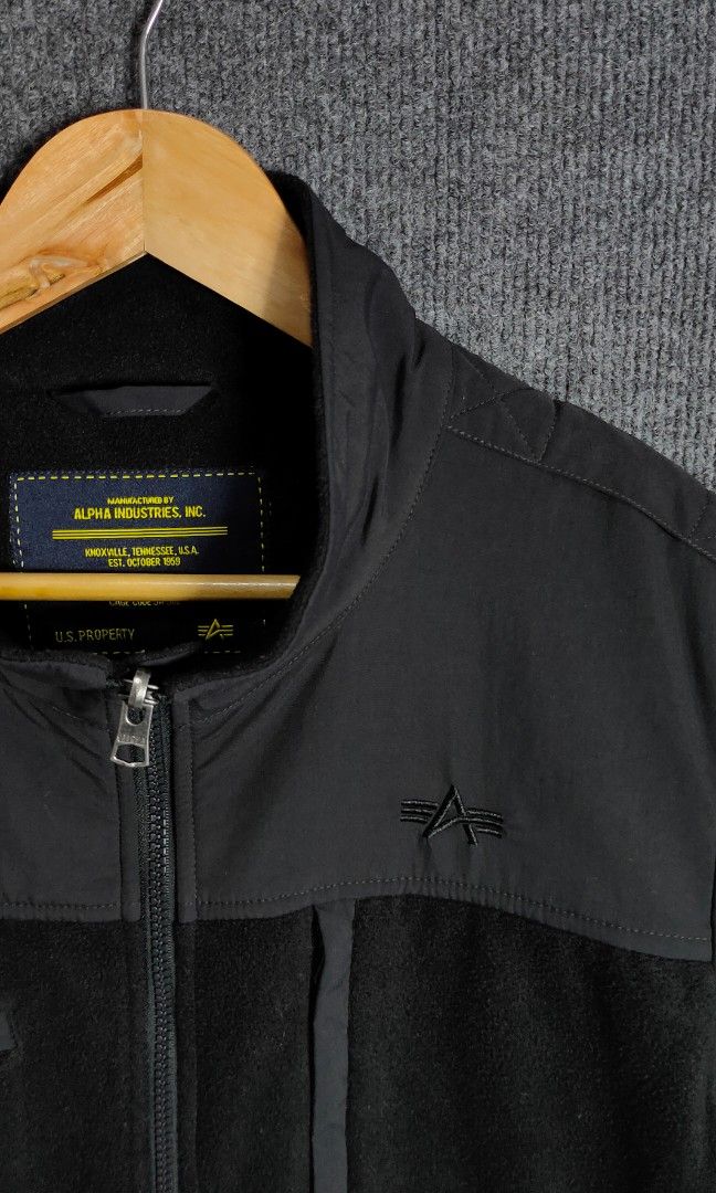 Alpha Industries Jacket (Category: Coats, Jackets and Outerwear) located in Bolinao. Submitted by tokiya. (Listing ID 1470783696, Image 3). Description: Alpha Industries Size Large fittings (M on tag) 22x28 Excellent Condition.