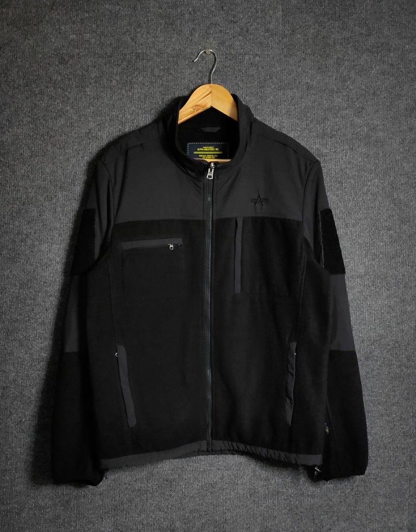Alpha Industries Jacket (Category: Coats, Jackets and Outerwear) located in Bolinao. Submitted by tokiya. (Listing ID 1470783696, Image 1). Description: Alpha Industries Size Large fittings (M on tag) 22x28 Excellent Condition.