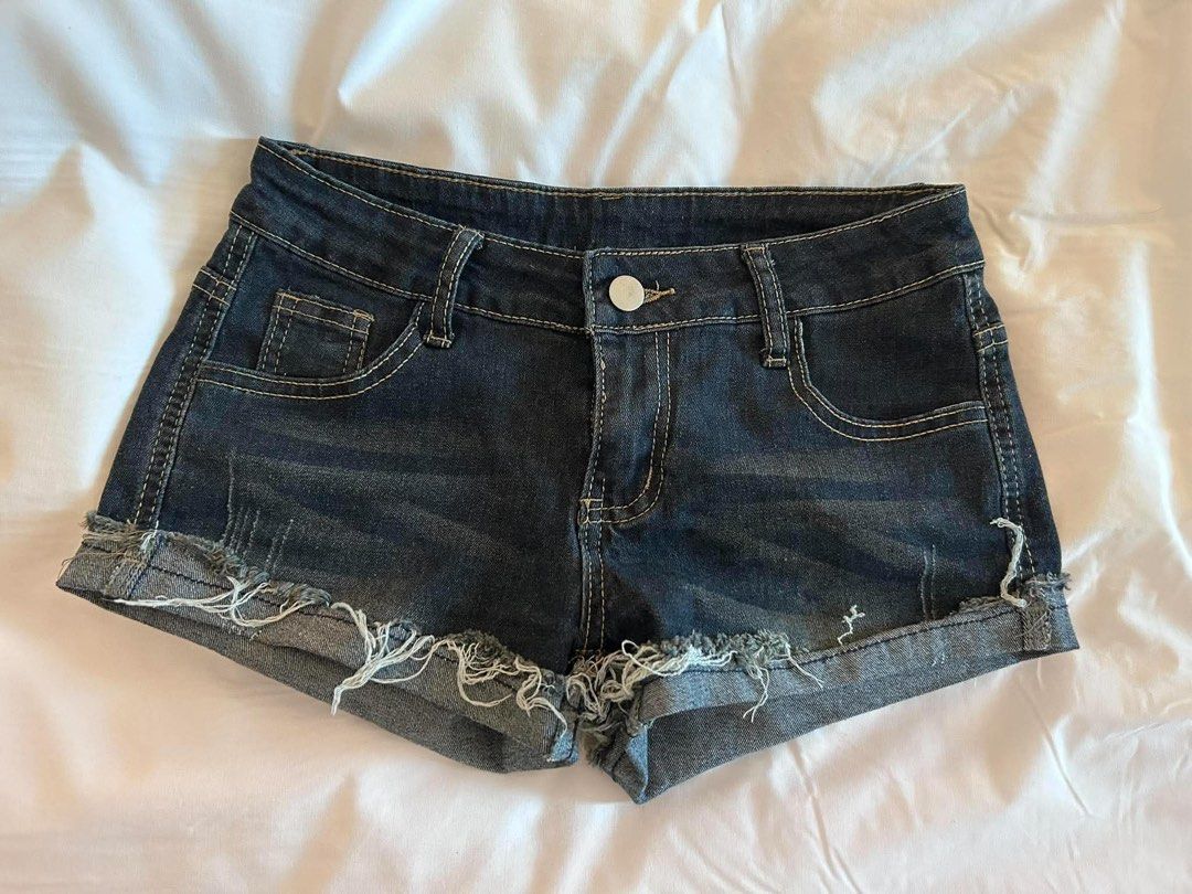 American styled denim shorts (Category: Shorts) located in Manila. Submitted by brightocean.a51e2e (Listing ID 1470825242, Image 1). Description: Size may vary from s-m .