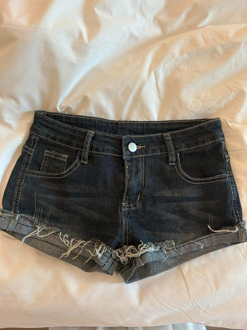 American styled denim shorts (Category: Shorts) located in Manila. Submitted by brightocean.a51e2e (Listing ID 1470825242, Image 2). Description: Size may vary from s-m .