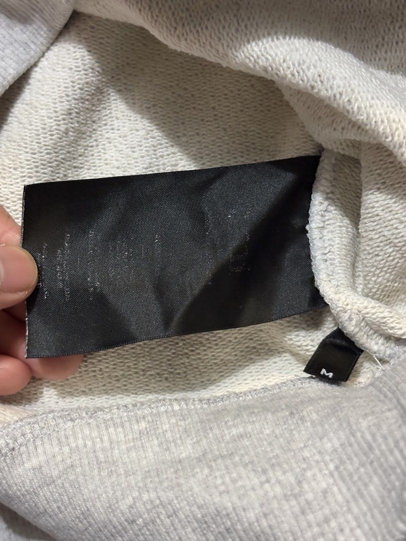 Ami Crewneck (Category: Coats, Jackets and Outerwear) located in Caloocan City. Submitted by thlyn (Listing ID 1470794536, Image 3). Description: As new condition .