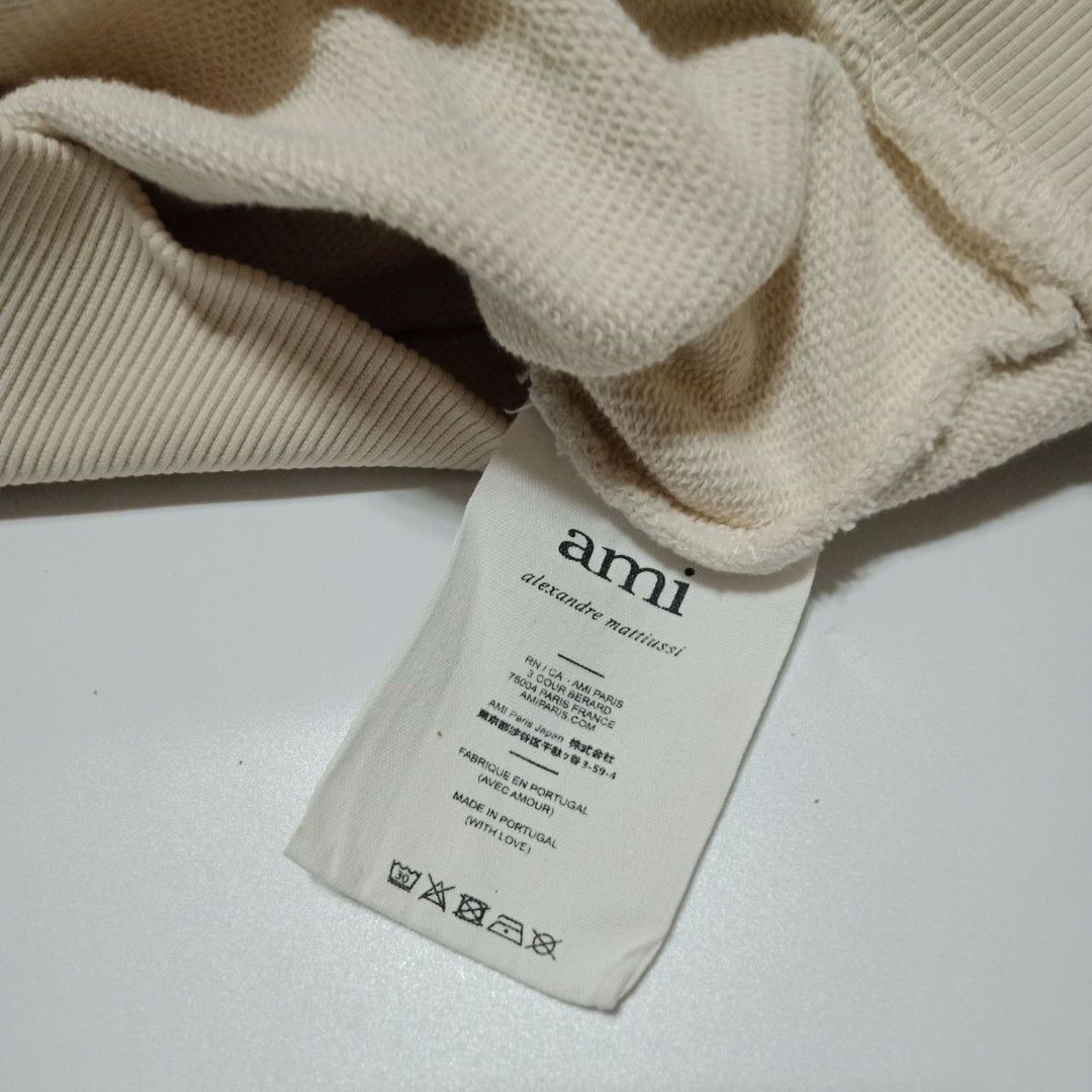 AMI JACKET LONG SLEEVE (Category: Coats, Jackets and Outerwear) located in Cebu City. Submitted by svt2024 (Listing ID 1470926847, Image 3). Description: AMI 20×23 20 WIDTH 23 LENGHT WASHABLE MINI STAIN 9.5 CONDITION/COLOR RATE.