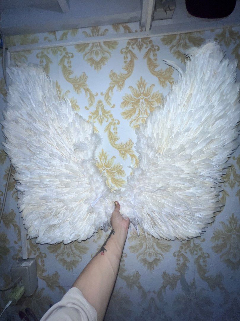 Angel Big wings for rent (Category: Announcements) located in Mandaluyong City. Submitted by samarahmay (Listing ID 1470796858, Image 1). Description: 2500 rent + 1500 deposit refundable .