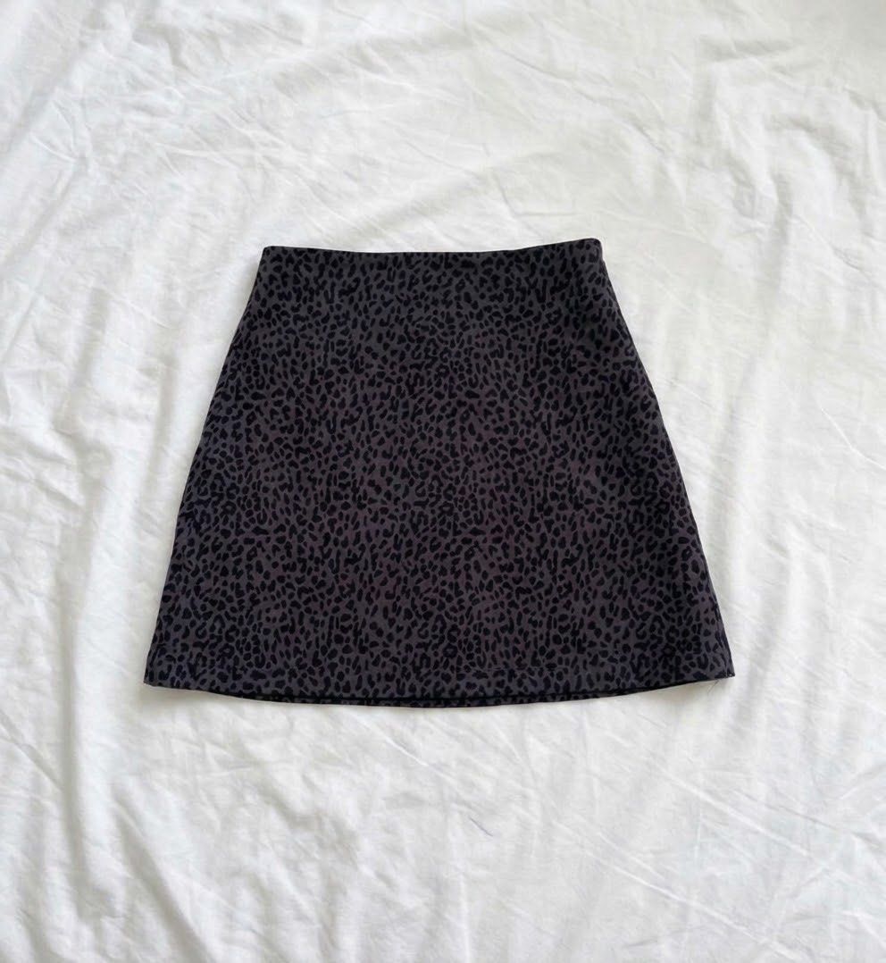 Animal Print Dark Gray Skirt (Category: Skirts) located in Manila. Submitted by CTs_Selection (Listing ID 1470841198, Image 1). Description: .