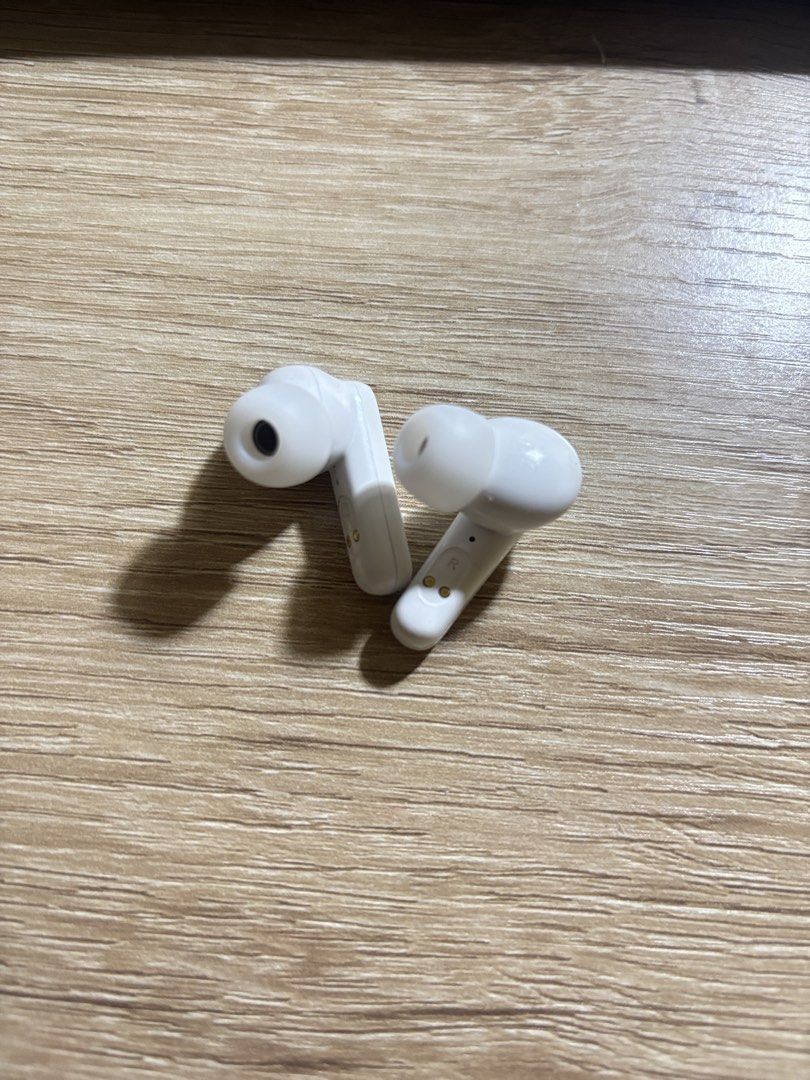 EARBUDS ONLY: ANKER soundcore R50i True Wireless Earbuds (Category: Earphones) located in Muntinlupa City. Submitted by aprilroze (Listing ID 1470814178, Image 3). Description: ANKER soundcore R50i True Wireless Earbuds (no charging case) - Brand: Anker Soundcore - Color: Clean White - Type: Wireless in-ear earbuds with stem design & silicone tips - Condition: Working pair, perfect for commutes, workouts, and calls - Inclusions: Earbuds only (cha