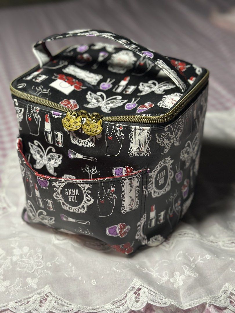ANNA SUI Vanity Pouch | Cosmetic Pouch (Category: Purses & Pouches) located in Davao. Submitted by favoritepreloved (Listing ID 1470913547, Image 1). Description: 💜 17cm height x 17cm x 17cm.
