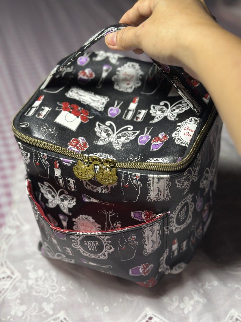 ANNA SUI Vanity Pouch | Cosmetic Pouch (Category: Purses & Pouches) located in Davao. Submitted by favoritepreloved (Listing ID 1470913547, Image 2). Description: 💜 17cm height x 17cm x 17cm.