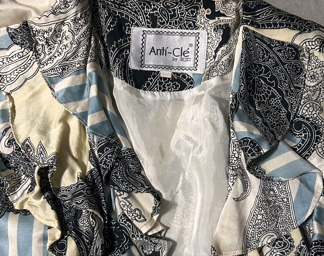 ANTI-CLÉ x RIJEI (Category: Coats, Jackets and Outerwear) located in Davao. Submitted by sart0ria85 (Listing ID 1470907646, Image 3). Description: Cream, blue, and black Unique mix of paisley prints and vertical stripes. Front ruffled lapel, button closure, and front flap pockets suit. 100% SILK MADE IN KOREA 🇰🇷 MEDIUM. Size 6 VERY GOOD CONDITION (87/100).