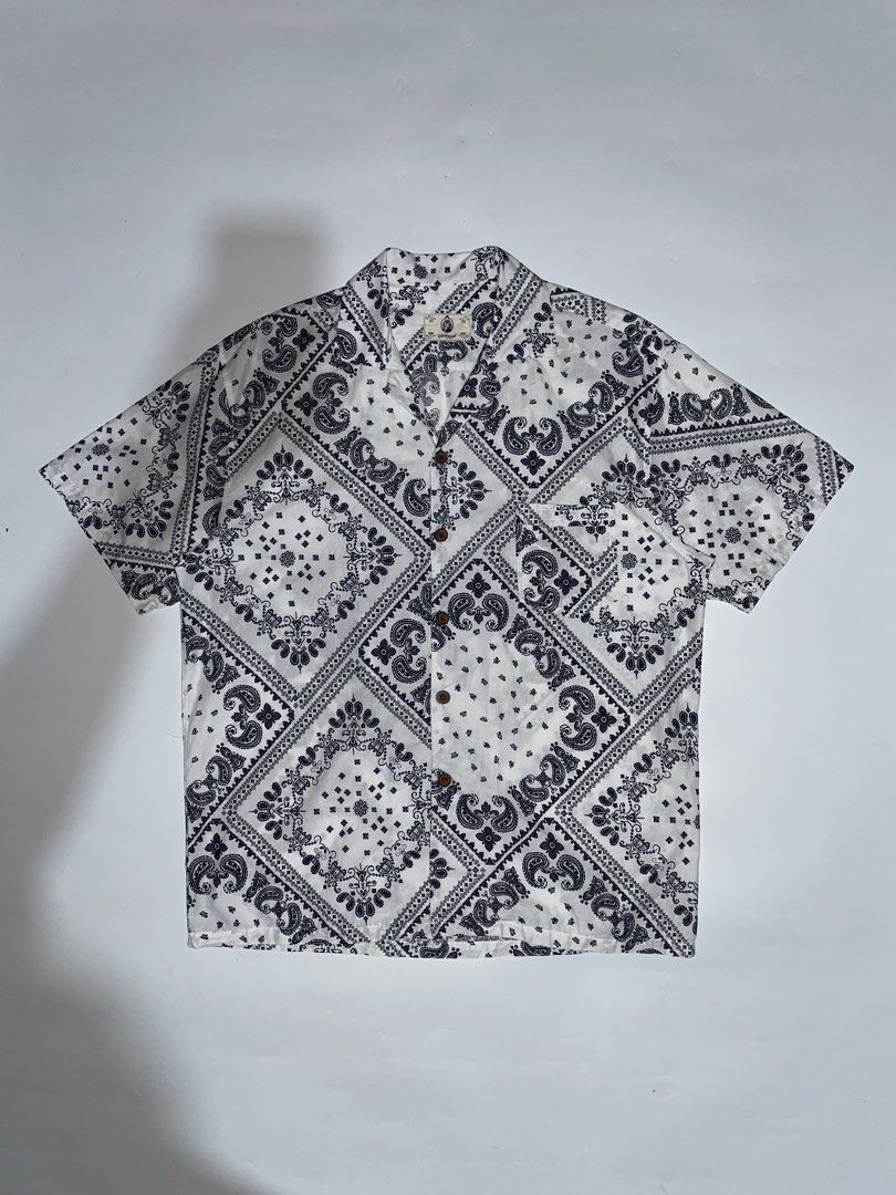 Aop bandana button down polo (Category: Tshirts & Polo Shirts ) located in Bais. Submitted by christian.complexthrift08 (Listing ID 1470764563, Image 1). Description: AOP BANDANA BUTTON DOWN POLO (Perfect for daily use) Color: white Size: XL on tag Width: 23 inches Length: 29 inches Condition: 9.5 / 10 Issue: Price: 550 plus shipping fee Via JNT express.