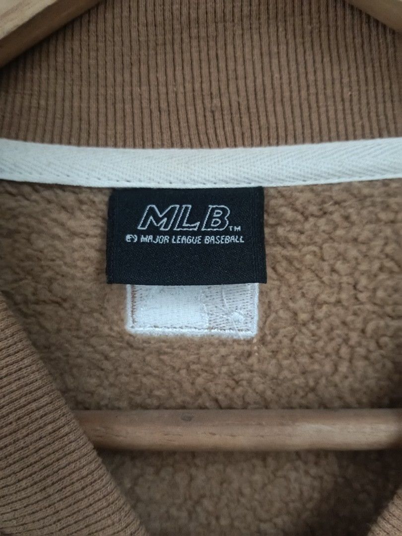 AOP MLB (Category: Coats, Jackets and Outerwear) located in Masbate. Submitted by arielagost83627 (Listing ID 1470806186, Image 2). Description: Color Rate: 9.5/10 Dimes: 24x26 Issue: None Excellent Condition.