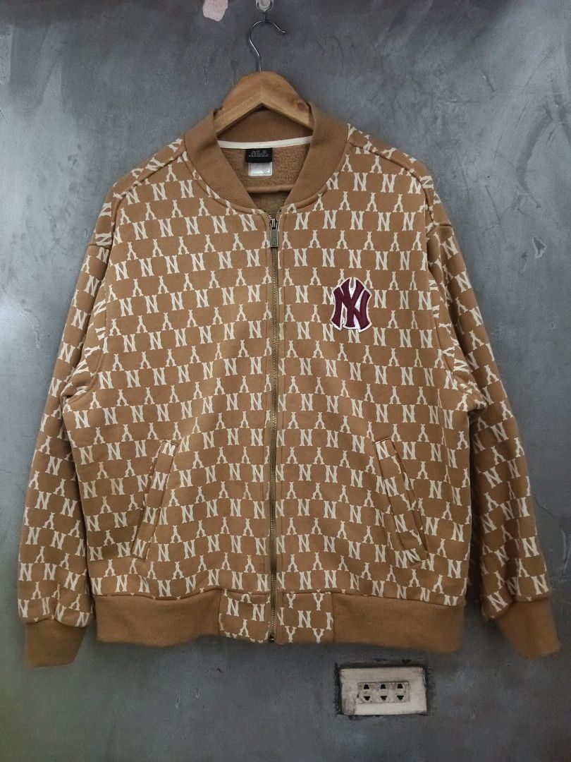 AOP MLB (Category: Coats, Jackets and Outerwear) located in Masbate. Submitted by arielagost83627 (Listing ID 1470806186, Image 1). Description: Color Rate: 9.5/10 Dimes: 24x26 Issue: None Excellent Condition.