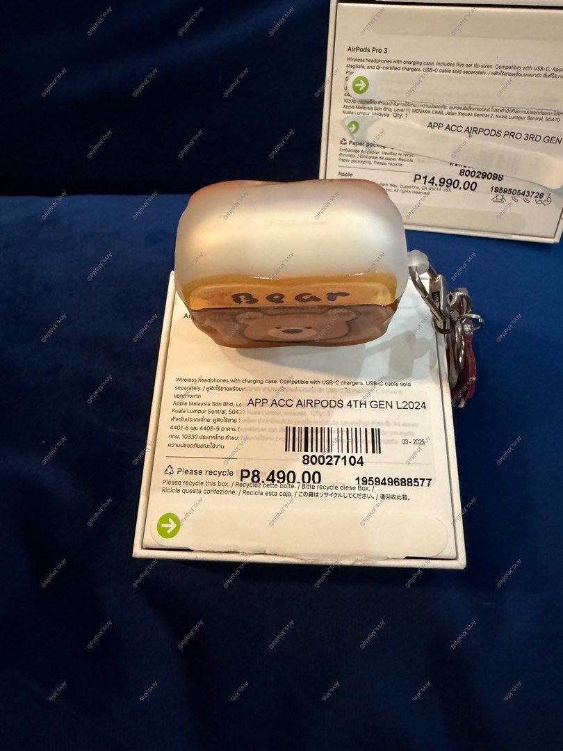 Apple AirPods 4 non ANC with free cases (Category: Headphones & Headsets) located in Rosario. Submitted by chippycoco (Listing ID 1470766091, Image 2). Description: - Authentic Apple wireless earbuds - Includes silicone cases - Comes with original charging case and boxes - USB-C charging compatibility - pristine condi RFS i have airpods pro and headsets.