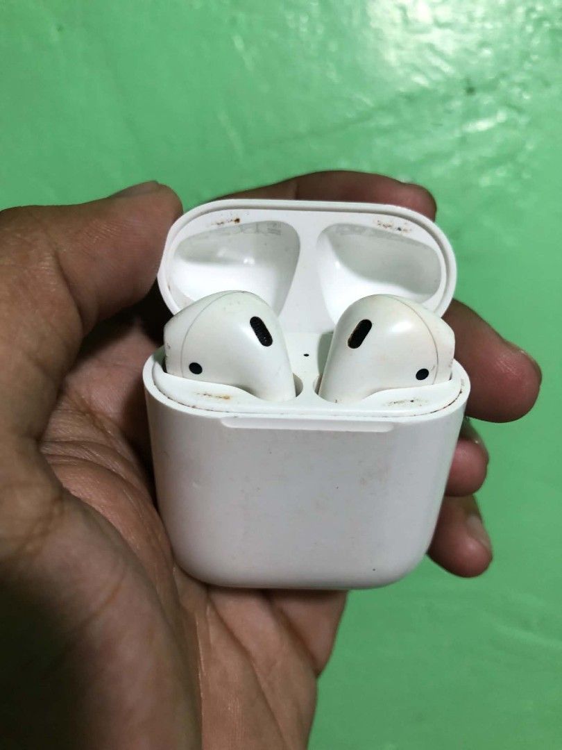 Apple AirPods Gen 2 (Category: Earphones) located in Manila. Submitted by ecallierju53820 (Listing ID 1470887662, Image 2). Description: - Authentic Apple wireless earbuds with charging case - Case features standard Apple California/Vietnam markings - Both earbuds fit securely inside the case - Note: Interior charging slots have visible dirt and residue accumulation - Selling as-is, works perfectly!.